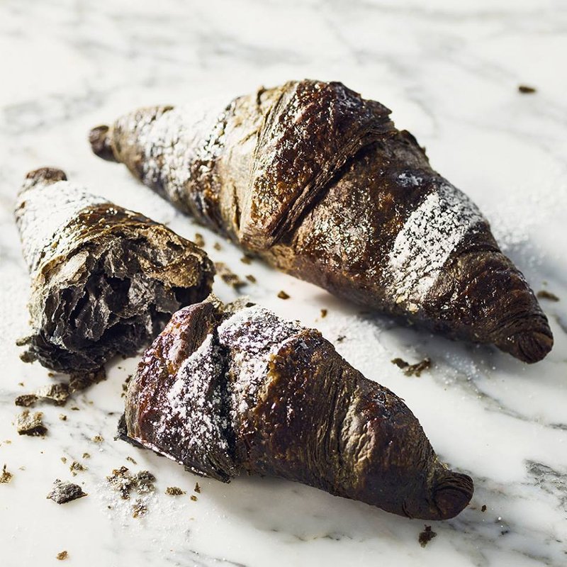 Εσείς θα τρώγατε το μαύρο κρουασάν με ενεργό άνθρακα; [εικόνες] | iefimerida.gr 1