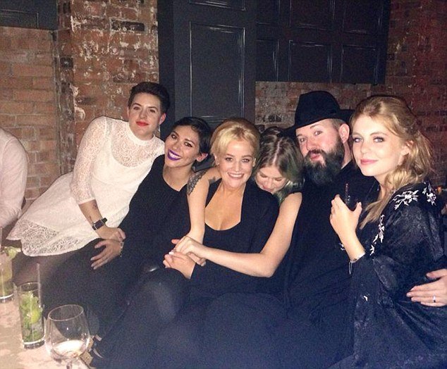 Ο περίεργος γάμος σαϊεντολογίας της κόρης του Τομ Κρουζ και της Νικόλ Κίντμαν [εικόνες] | iefimerida.gr 3