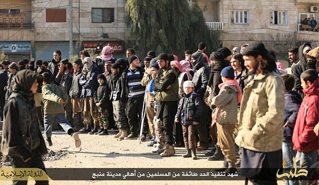 Η «δικαιοσύνη» του ISIS: Κόβουν το χέρι ενός κλέφτη – Μαστιγώνουν έναν άνδρα που έβλεπε πορνό [εικόνες] | iefimerida.gr 0