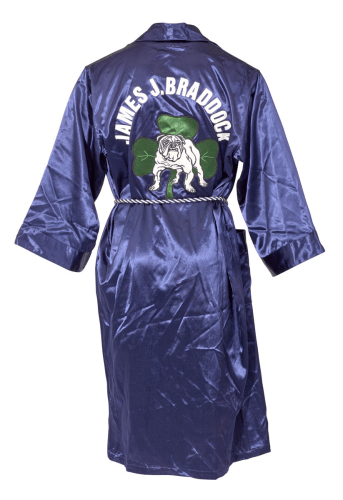 Σε δημοπρασία αναμνηστικά του Ράσελ Κρόου από ταινίες -Από ρωμαϊκο άρμα μέχρι ναζιστικές μπότες [εικόνες]  | iefimerida.gr 3