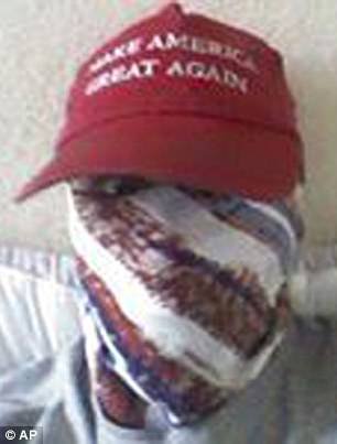 Ο μακελάρης της Φλόριντα κάνει σκοποβολή φορώντας καπελάκι της καμπάνιας Τραμπ [βίντεο]  | iefimerida.gr 5