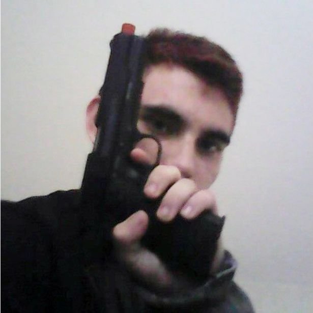 Ο μακελάρης της Φλόριντα κάνει σκοποβολή φορώντας καπελάκι της καμπάνιας Τραμπ [βίντεο]  | iefimerida.gr 7