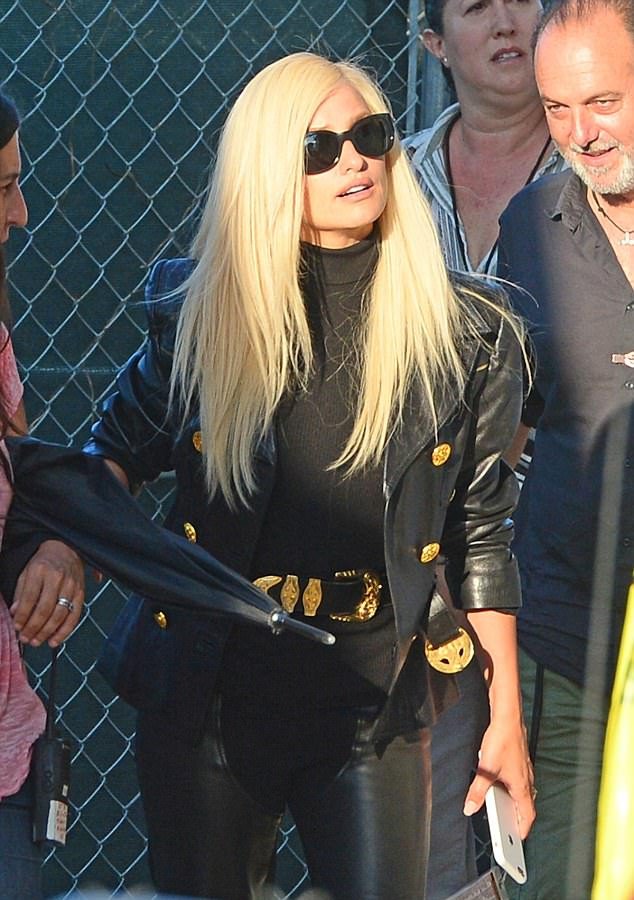 Αγνώριστη η Πενέλοπι Κρουζ -Εγινε ξανθιά για να παίξει την Ντονατέλα Βερζάτσε [εικόνες] | iefimerida.gr 2