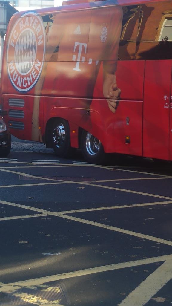 Τράκαρε το πούλμαν της Μπάγερν Μονάχου στο Λονδίνο – Eξαλλος ο Γκουαρντιόλα [εικόνες] | iefimerida.gr 0