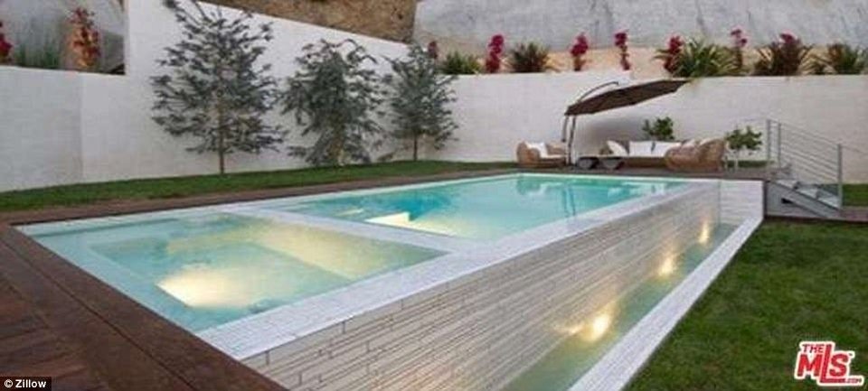 Η υπερπολυτελής βίλα που άφησε (τελικά) ο Χιου Χέφνερ στην τελευταία, νεότατη σύζυγό του [εικόνες] | iefimerida.gr 3