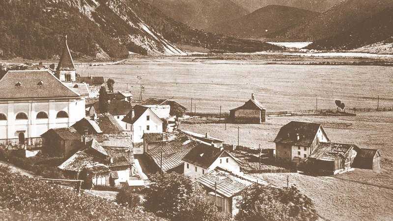 Βυθισμένη πολιτεία: Το χωριό που πνίγηκε κάτω από το νερό πριν 60 χρόνια -Μόνο το καμπαναριό έμεινε να προεξέχει [εικόνες] | iefimerida.gr 18