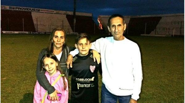 Εντεκάχρονος έδωσε όλο του το χαρτζιλίκι για να σώσει την ομάδα του [εικόνες] | iefimerida.gr 2