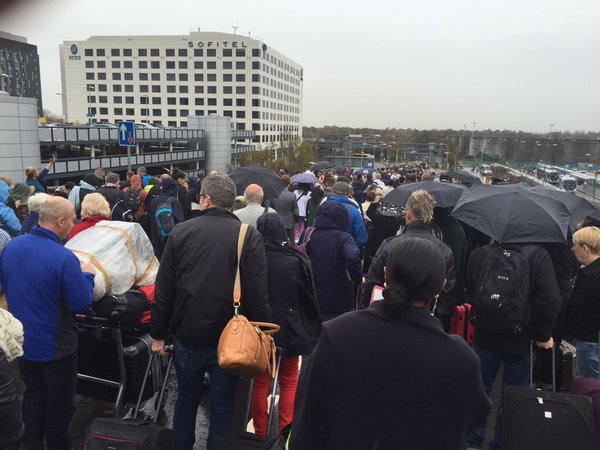 Εκκενώθηκε τμήμα του αεροδρομίου Γκάτγουικ στο Λονδίνο [εικόνες] | iefimerida.gr 0