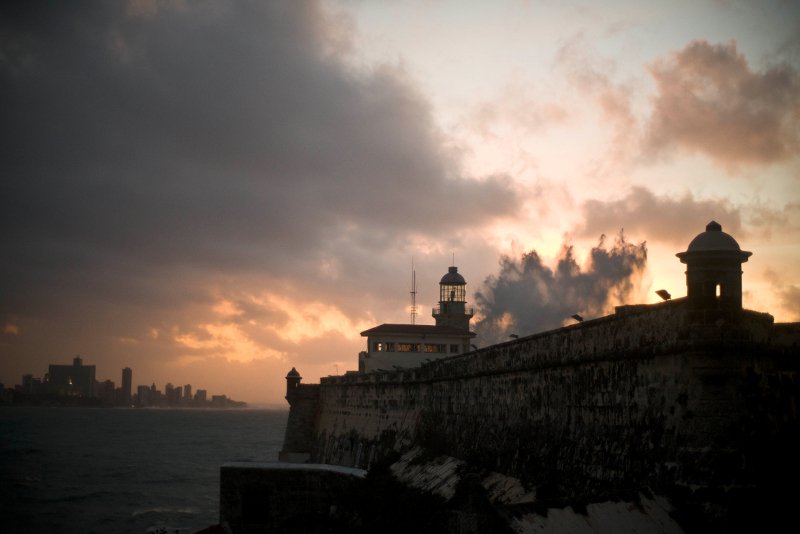 Απίστευτοι Βρετανοί: Παρτάρουν σε ισοπεδωμένες παραλίες από τον τυφώνα Ιρμα [εικόνες] | iefimerida.gr 3