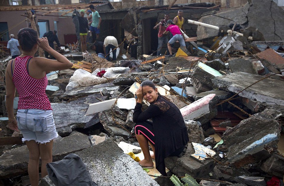 Απίστευτες εικόνες: Εκατομμύρια κάτοικοι της Φλόριντα εγκαταλείπουν την πολιτεία λόγω του τυφώνα Μάθιου [εικόνες] | iefimerida.gr 0