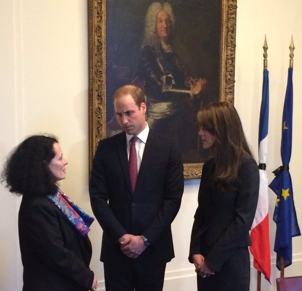 Γουίλιαμ και Κέιτ Μίντλετον στα μαύρα γράφουν μήνυμα συμπαράστασης για τα θύματα στο Παρίσι [εικόνες] | iefimerida.gr 3