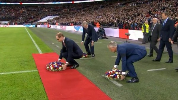 Παγκόσμια συγκίνηση στο Λονδίνο: Ολο το Γουέμπλεϊ τραγούδησε την Μασσαλιώτιδα [εικόνες & βίντεο] | iefimerida.gr 5