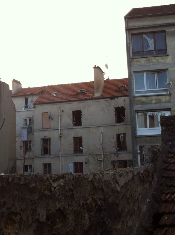 Το μισογκρεμισμένο διαμέρισμα στο οποίο έγινε η έφοδος στο Σεν Ντενί [εικόνες] | iefimerida.gr 4