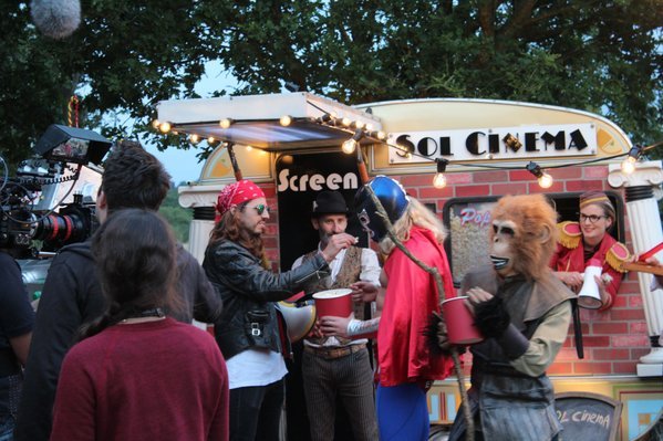 Ο πιο μικρός κινηματογράφος του κόσμου σε... τροχόσπιτο [εικόνες & βίντεο] | iefimerida.gr 6