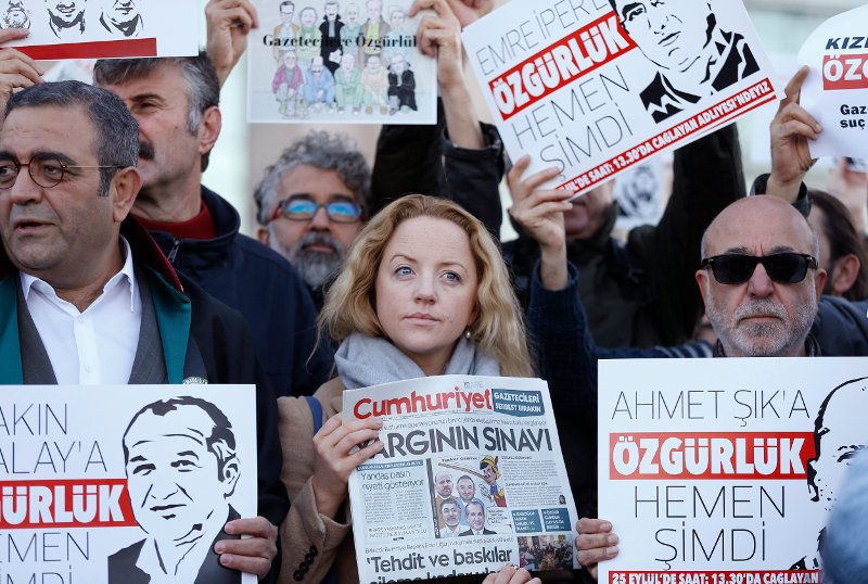 Τουρκία: Επανάληψη της δίκης για τους δημοσιογράφους της Cumhuriyet και την Ασλί Ερντογάν [εικόνες] | iefimerida.gr 4