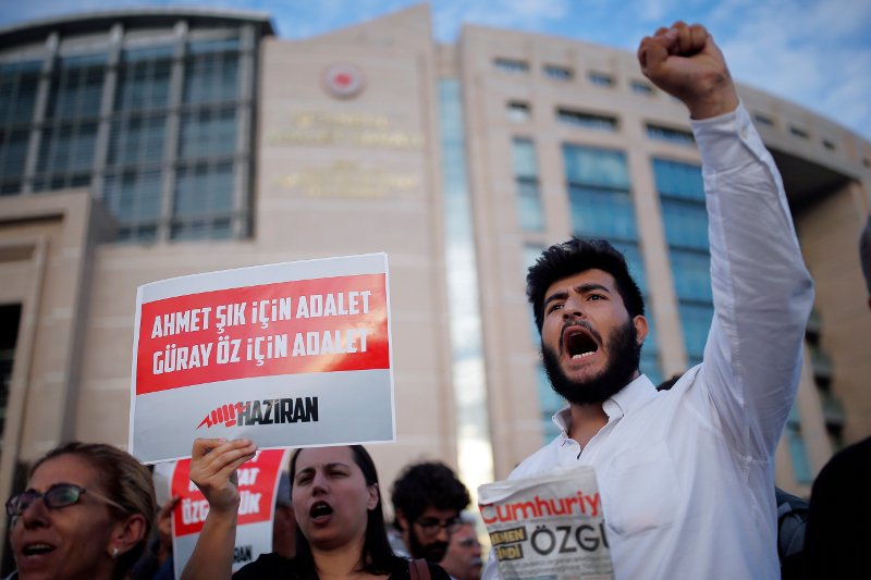 Στο σκαμνί οι δημοσιογράφοι της Cumhuriyet που κατακρίνει τον Ερντογάν | iefimerida.gr 3