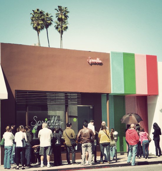 Εφτιαξαν ATM με γλυκάκια για τις βραδινές λιγούρες [εικόνες+βίντεο] | iefimerida.gr 1