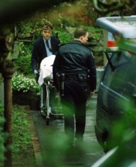 Πρώτη φορά στο φως φωτογραφίες της σορού του Κερτ Κομπέιν [εικόνες] | iefimerida.gr 0