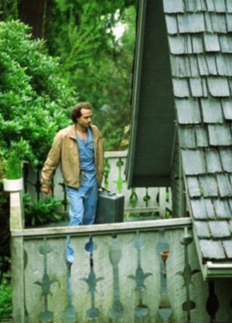 Πρώτη φορά στο φως φωτογραφίες της σορού του Κερτ Κομπέιν [εικόνες] | iefimerida.gr 1