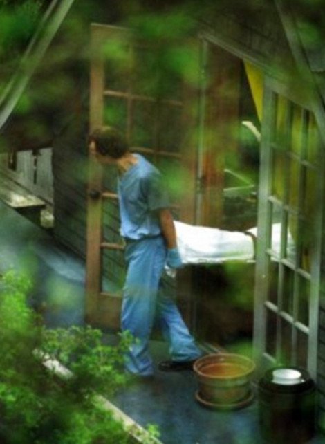 Πρώτη φορά στο φως φωτογραφίες της σορού του Κερτ Κομπέιν [εικόνες] | iefimerida.gr 2