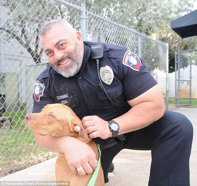 Ναρκομανής έσυρε με το αυτοκίνητο του επί εκατοντάδες μέτρα έναν αστυνομικό στη Φλόριντα [βίντεο]   | iefimerida.gr 0