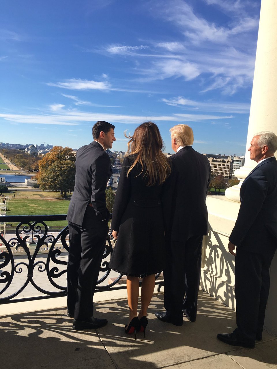 Η Μελάνια στον Λευκό Οίκο -Προτίμησε total black look, τι είπε με την Μισέλ Ομπάμα [εικόνες & βίντεο] | iefimerida.gr 6