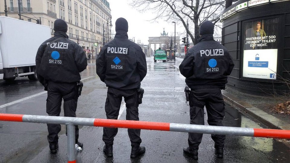 «Αστακός» και το Βερολίνο για τον Ομπάμα -Θα μείνει σε ιστορικό ξενοδοχείο [εικόνες] | iefimerida.gr 4