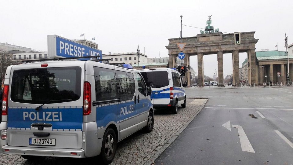 «Αστακός» και το Βερολίνο για τον Ομπάμα -Θα μείνει σε ιστορικό ξενοδοχείο [εικόνες] | iefimerida.gr 6