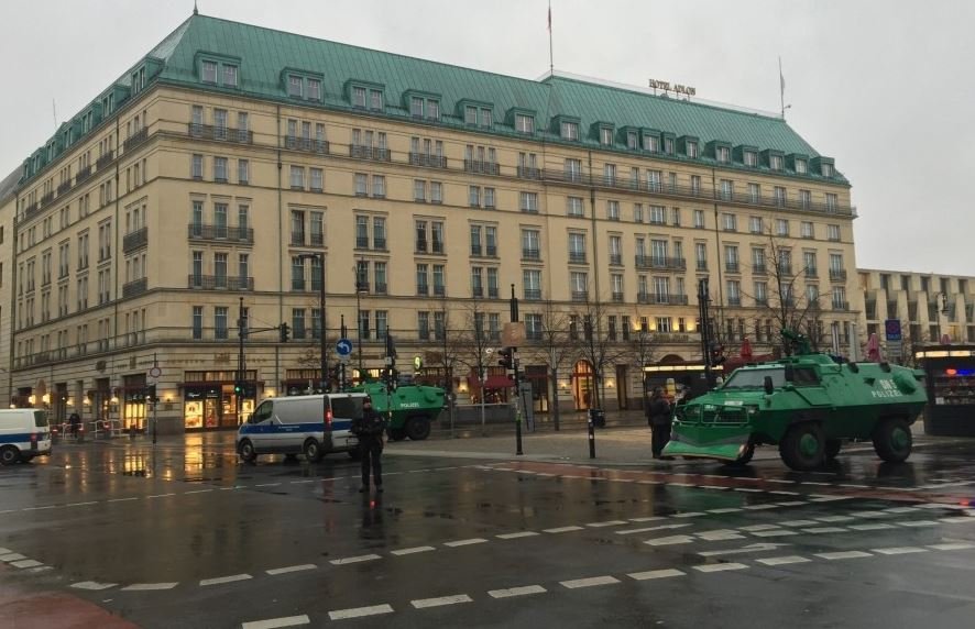 «Αστακός» και το Βερολίνο για τον Ομπάμα -Θα μείνει σε ιστορικό ξενοδοχείο [εικόνες] | iefimerida.gr 7