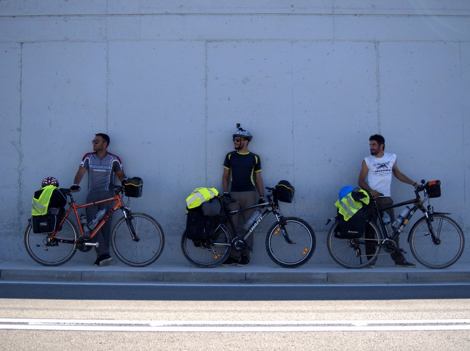 Φεύγουν από Αθήνα για Ασία με ποδήλατο -Στόχος τα 5.500 χιλ. σε 4 μήνες [εικόνες]  | iefimerida.gr 2