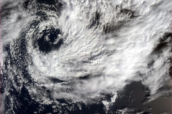 Κρις Χάντφιλντ: Ο σταρ του διαστήματος που τραγουδά Ντέιβιντ Μπόουι και ανεβάζει φωτογραφίες στο twitter [εικόνες, βίντεο] | iefimerida.gr 10