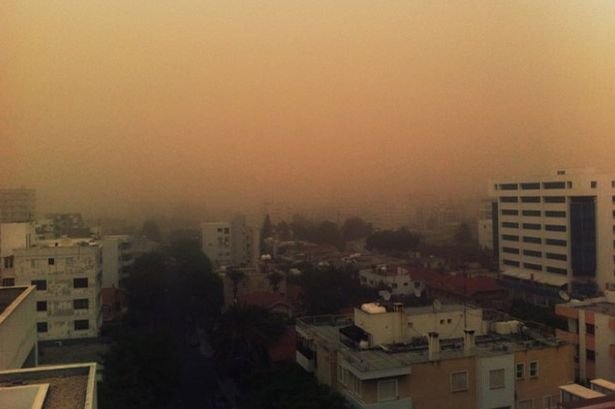 Τρομακτική αμμοθύελλα «κατάπιε» την Κύπρο [εικόνες & βίντεο] | iefimerida.gr 0