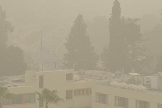 Τρομακτική αμμοθύελλα «κατάπιε» την Κύπρο [εικόνες & βίντεο] | iefimerida.gr 2