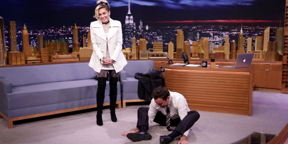 Οι απίστευτες στάσεις γιόγκα της Miley Cyrus που ζηλεύουμε [εικόνες] | iefimerida.gr 6