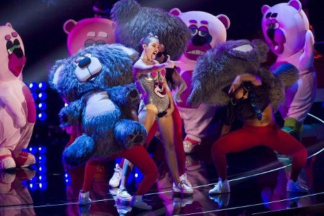 Η αρρωστημένα προκλητική εμφάνιση της Μάιλι Σάιρους στα βραβεία του MTV σοκάρει [εικόνες&βίντεο] | iefimerida.gr 2