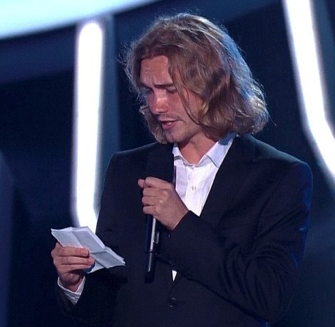 Η Μάιλι Σάιρους έστειλε άστεγο να παραλάβει το βραβείο της στα βραβεία του MTV [εικόνες & βίντεο] | iefimerida.gr 0