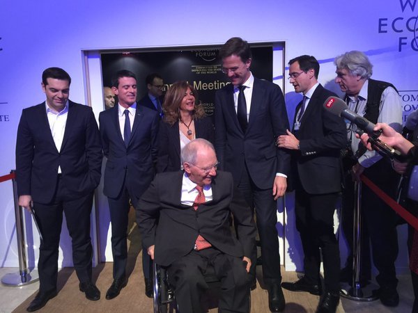 Δείτε καρέ-καρέ το τετ α τετ Τσίπρα-Σόιμπλε στο Νταβός -Στα παρασκήνια του πάνελ [εικόνες] | iefimerida.gr 4