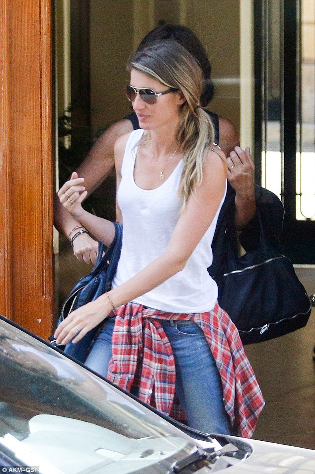 Ζιζέλ: Φόρεσε μπούρκα και πήγε κρυφά σε πλαστικό χειρουργό [εικόνες]  | iefimerida.gr 7