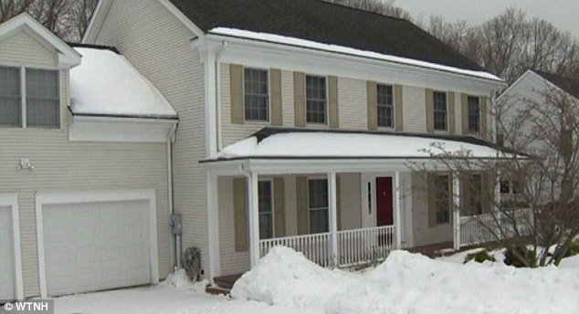 Σάλος: Δασκάλα έστελνε ημίγυμνες selifies σε μαθητές της – Είχε σχέση με τουλάχιστον δύο ανήλικους [εικόνες] | iefimerida.gr 5