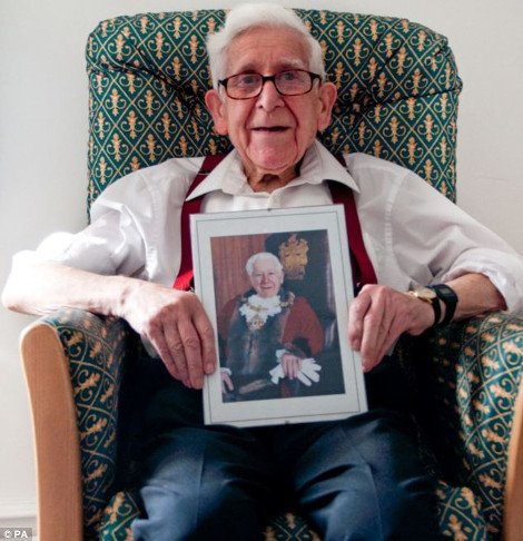 Βετεράνος 89 ετών το έσκασε από το γηροκομείο και πήγε Νορμανδία -Ηθελε να δει ξανά τους συντρόφους του [εικόνες] | iefimerida.gr 1