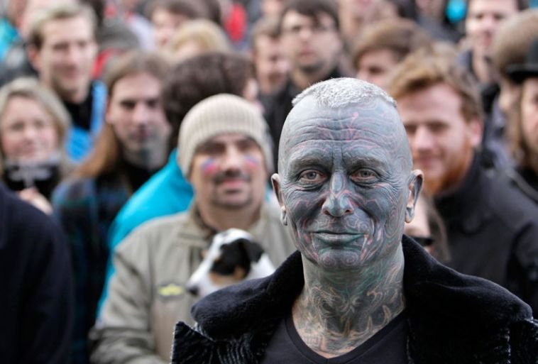 Ο άνθρωπος-τατουαζ πάει για πρόεδρος της Τσεχίας [εικόνες] | iefimerida.gr 1