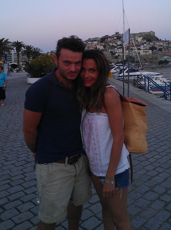 Η Βανδή αρετουσάριστη- Με κόκκινο μπικίνι στην Καβάλα [εικόνα] | iefimerida.gr 1