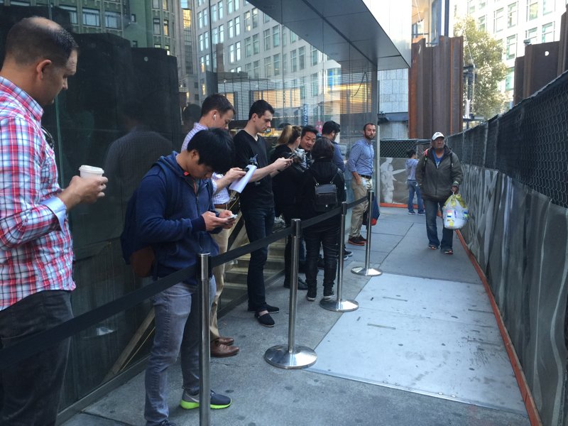 Φρενίτιδα: Κάνουν ουρές για το iPhone 6s και 6s Plus [εικόνες] | iefimerida.gr 4