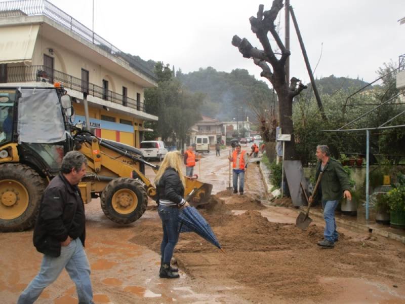 Η κακοκαιρία Φοίβος έφερε προβλήματα  -Πλημμύρες, διακοπές ρεύματος, λάσπη [εικόνες & βίντεο] | iefimerida.gr 4