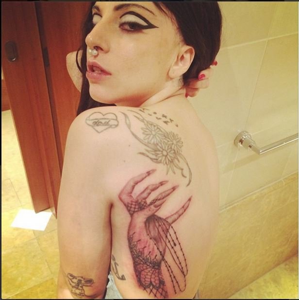 Αυτό είναι το νέο τατουάζ της Lady Gaga [εικόνα] | iefimerida.gr 0