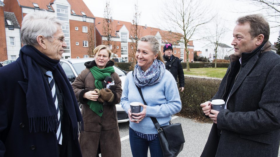 Ζευγάρι καταδικάστηκε επειδή βοήθησε οικογένεια προσφύγων -Θα πληρώσουν 3.000 ευρώ πρόστιμο [εικόνες]   | iefimerida.gr 2