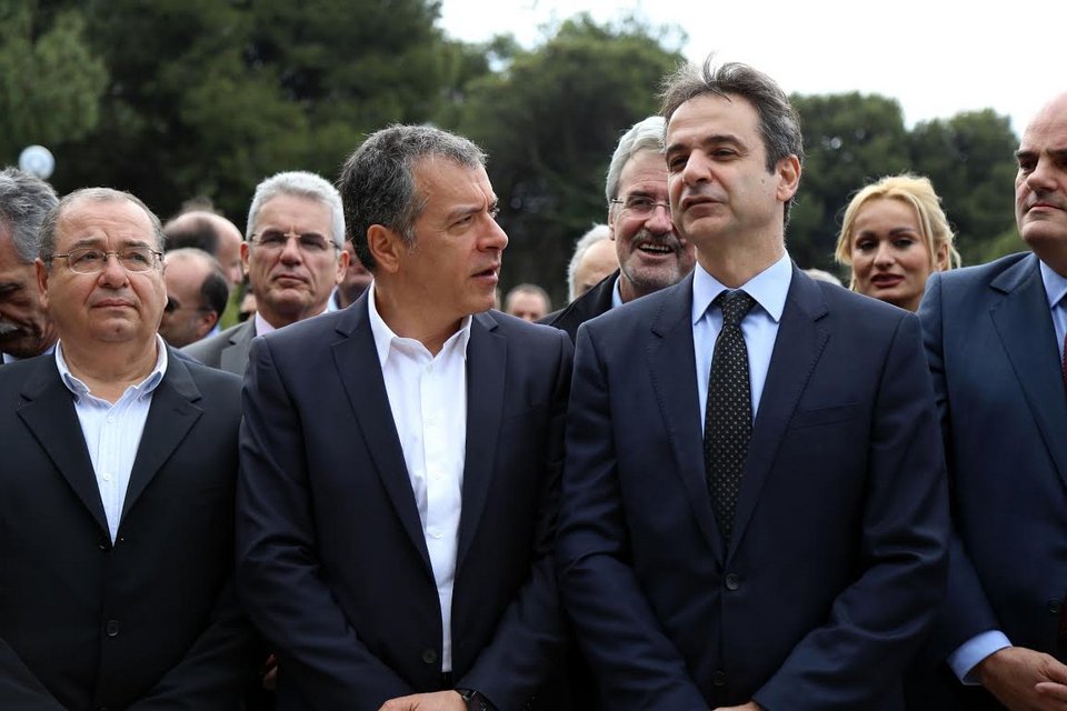 Το τετ α τετ Μητσοτάκη-Θεοδωράκη στα Χανιά [εικόνες] | iefimerida.gr 2