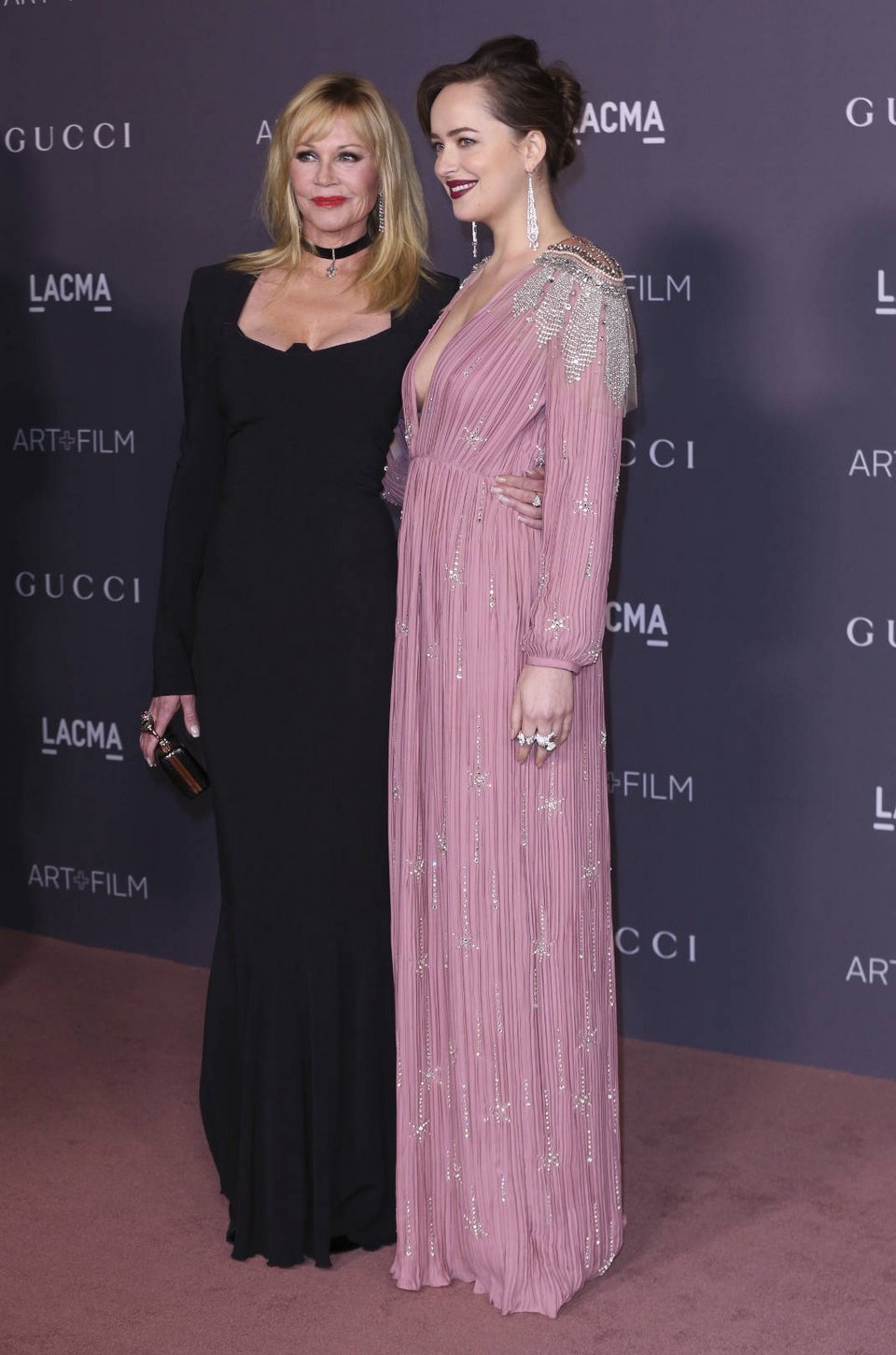 Αγνώριστη η Μέλανι Γκρίφιθ από τις πλαστικές, σε εκδήλωση [εικόνες] | iefimerida.gr 5