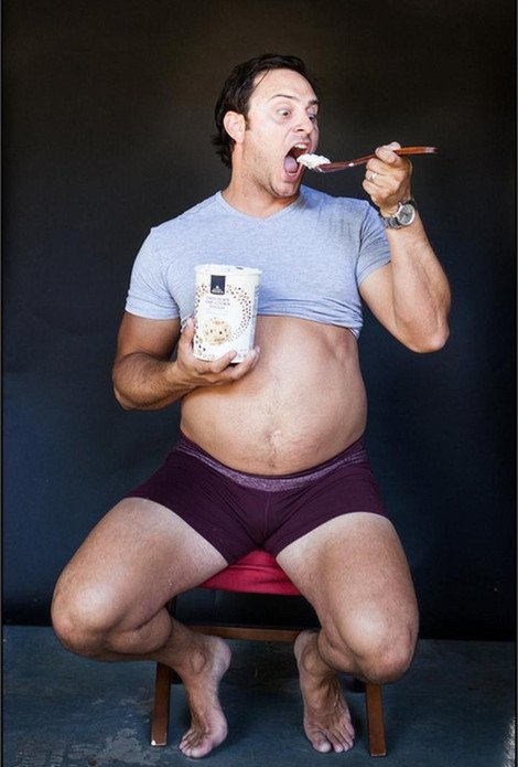 Ενας αφοσιωμένος μπαμπάς με πολύ χιούμορ: Καρέ-καρέ η «εγκυμοσύνη» του [εικόνες] | iefimerida.gr 4