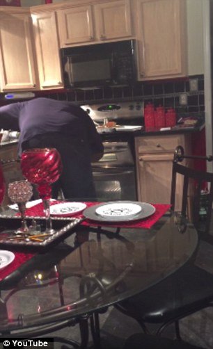 Εγινε viral: Η αντίδραση άνδρα όταν μαθαίνει ότι η γυναίκα του είναι έγκυος -Μετά από 17 χρόνια προσπάθειας [βίντεο] | iefimerida.gr 1